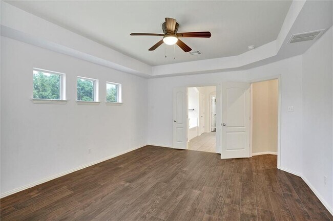 Building Photo - 2001 Singing Hls