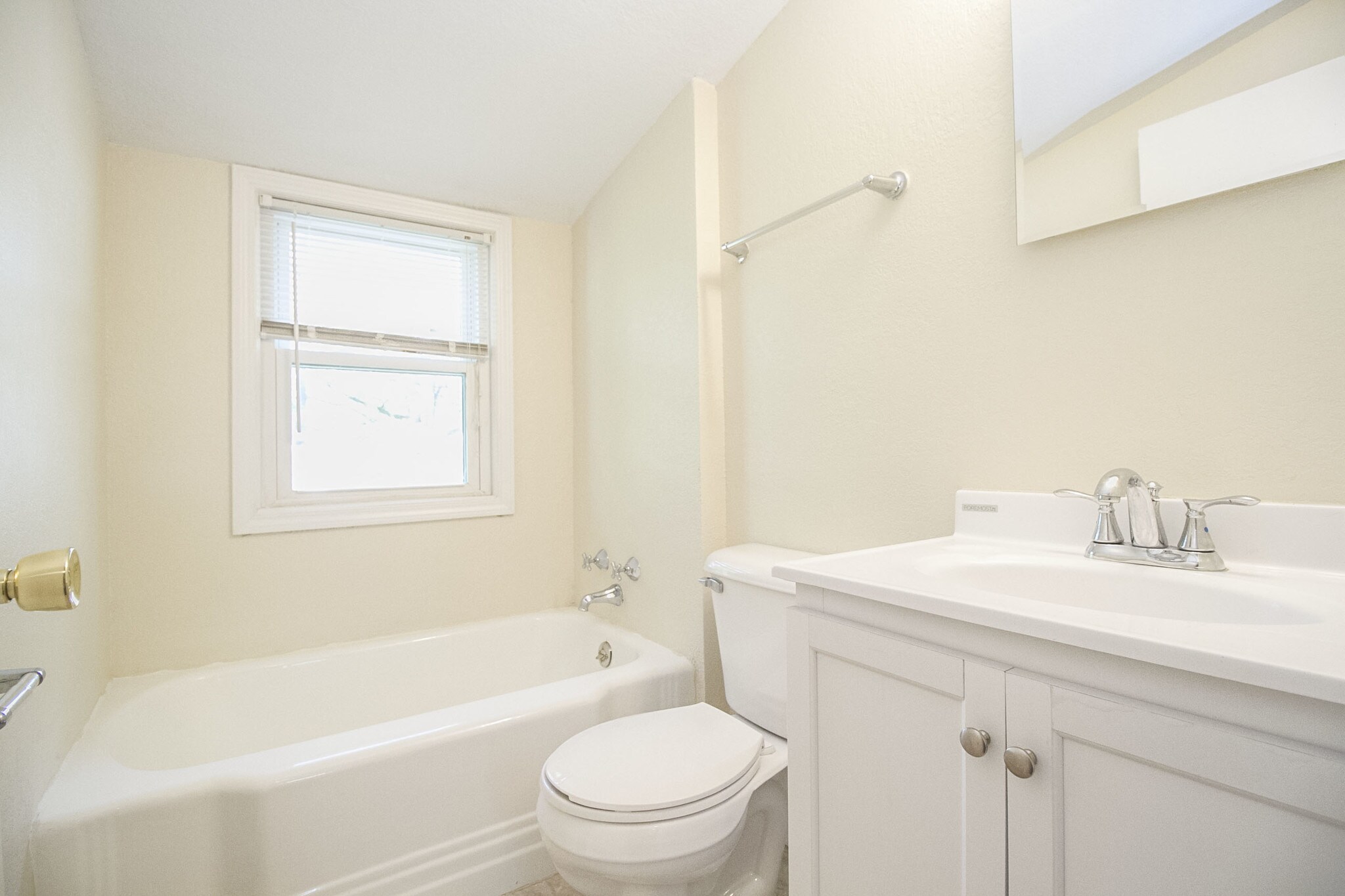 Building Photo - 2943 Escott Ave