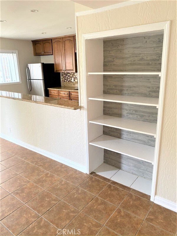 Building Photo - 250 Cliff Dr