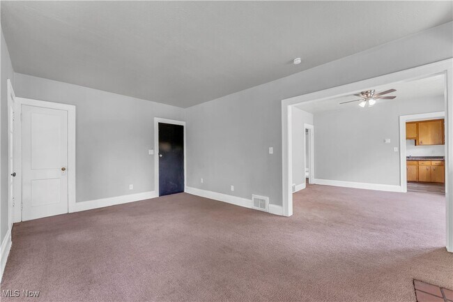 Building Photo - 862 Greyton Rd
