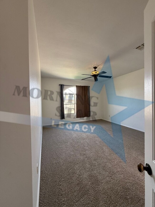 Building Photo - 4-Bedroom Home - New Carpet & Fresh Paint!