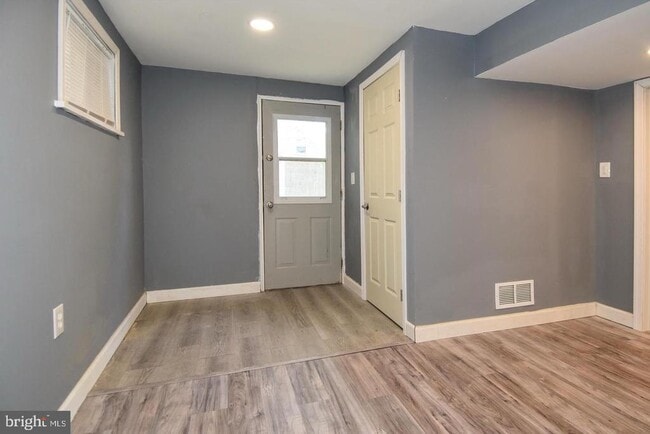 Building Photo - 918 Clovis Ave