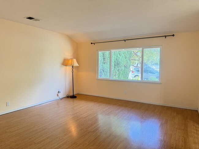 Building Photo - 964 Dawnview Ct