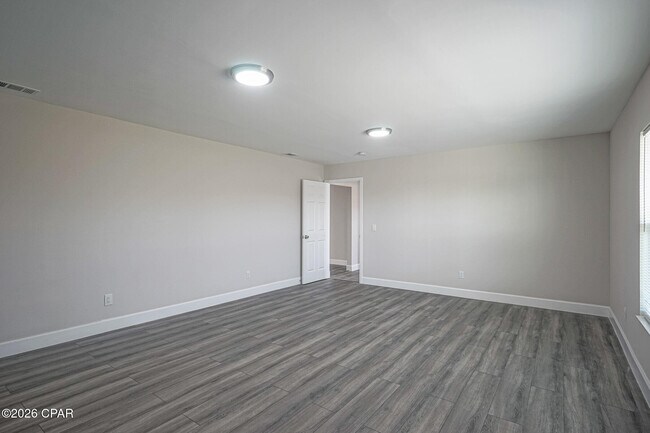 Building Photo - 410 S Star Ave