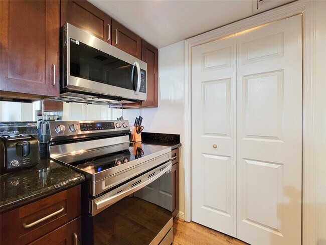 Building Photo - 3525 Sage Rd