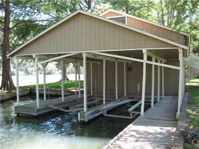Building Photo - 2001 Manana St