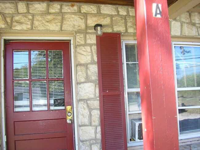 Building Photo - 1625 Catherine Dr