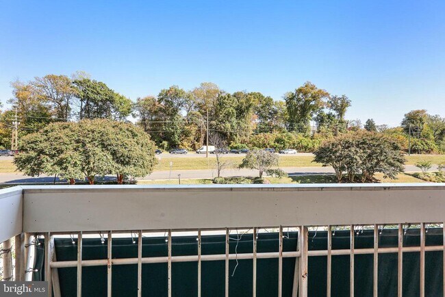 Building Photo - 6137 Leesburg Pike