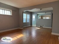 Building Photo - 4 Bedroom House in St. Paul