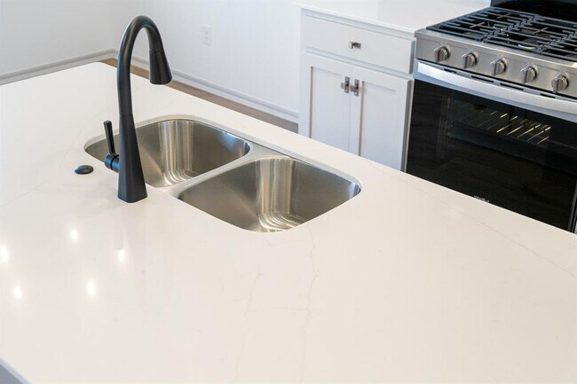 Building Photo - 417 Haven St