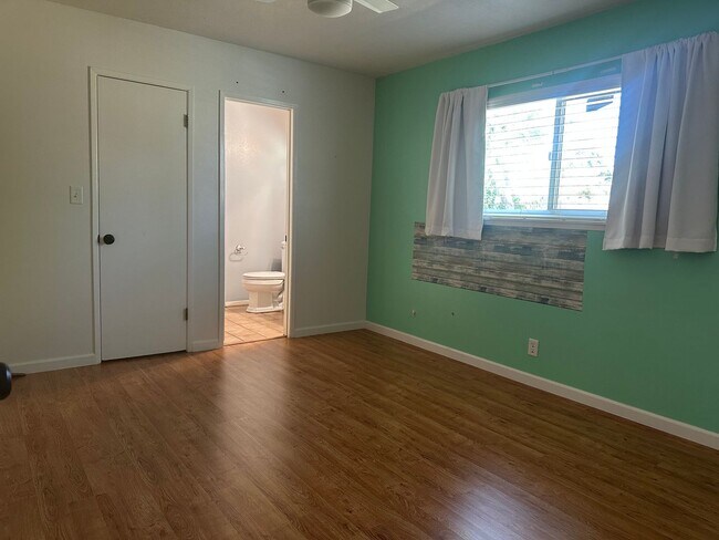Building Photo - READY NOW! 3+1.5 City of Tehachapi - **SOL...