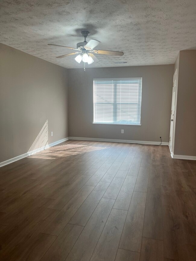 Building Photo - 8424 Warren Dr