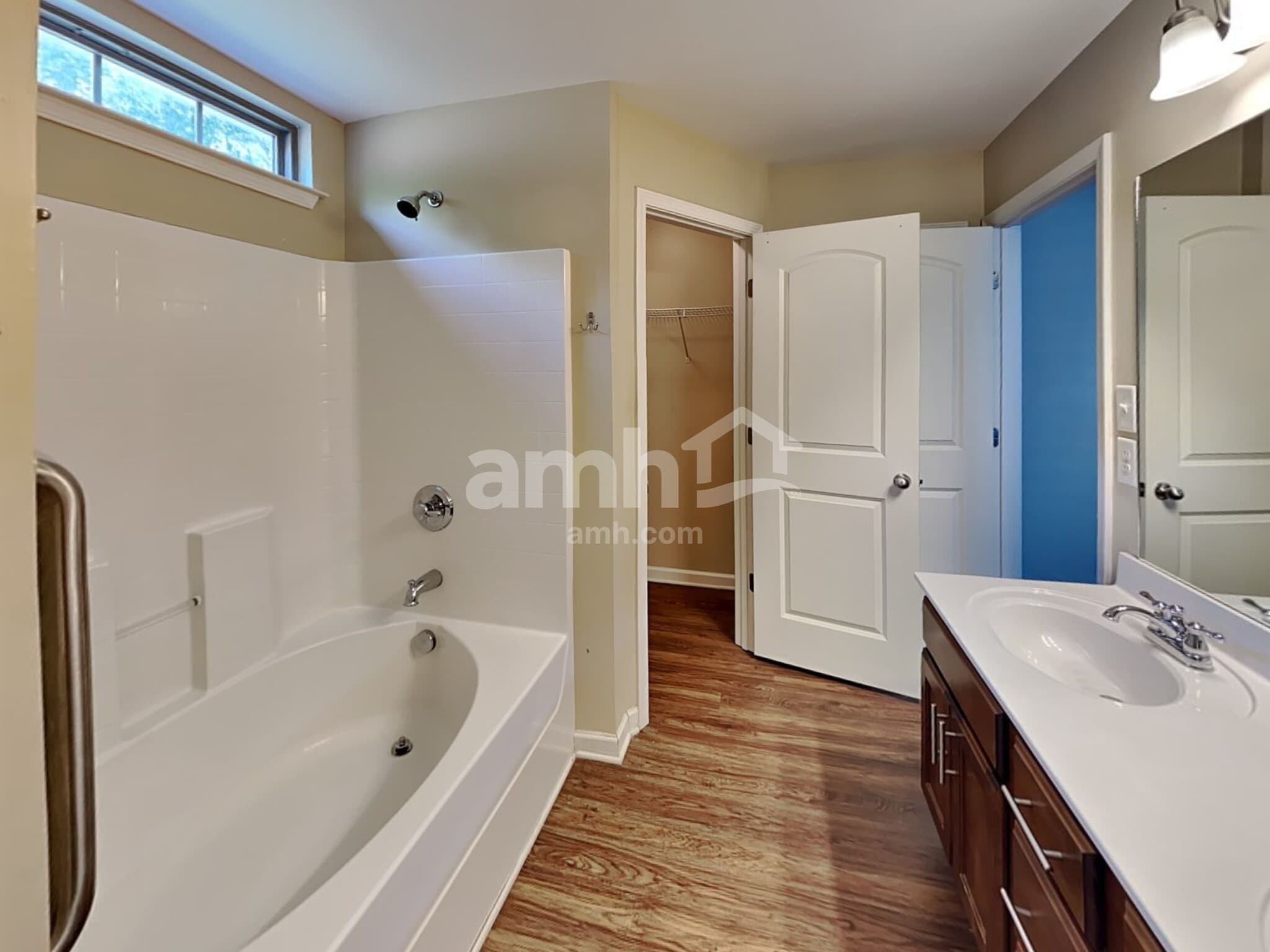 Building Photo - 484 Albion Cir