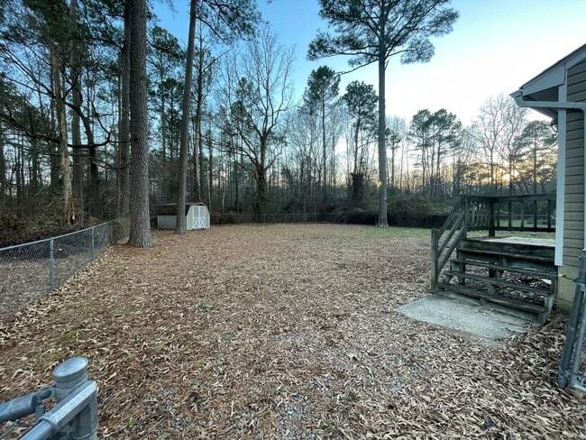 Building Photo - 3 Bedroom Rancher