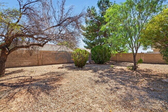 Building Photo - 2033 E Willow Wick Rd