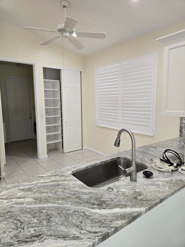 Building Photo - 2680 Clipper Cir
