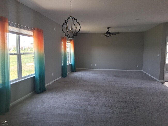Building Photo - 7062 English Oak Dr
