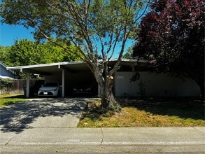 Building Photo - 1333 Notre Dame Dr