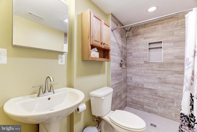 Building Photo - 22 Newland Ct