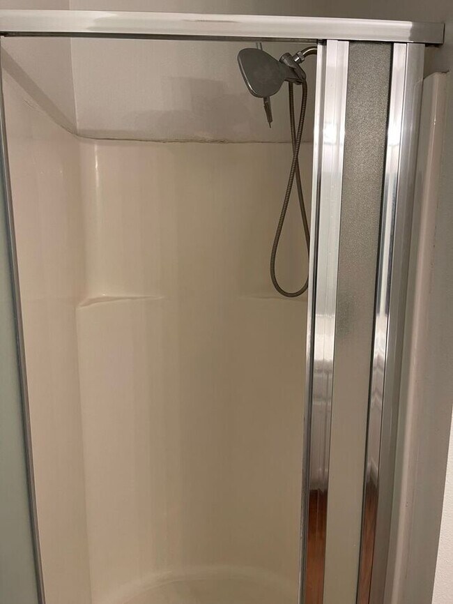 Building Photo - Turlock 2 Bedroom 2 Bath with Garage Triplex