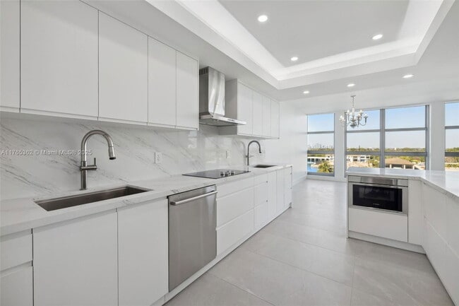 Building Photo - 5065 Collins Ave