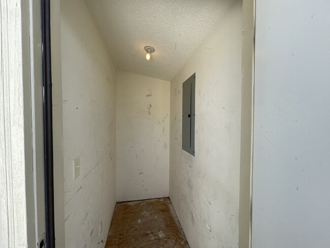 Building Photo - Apartment For Rent