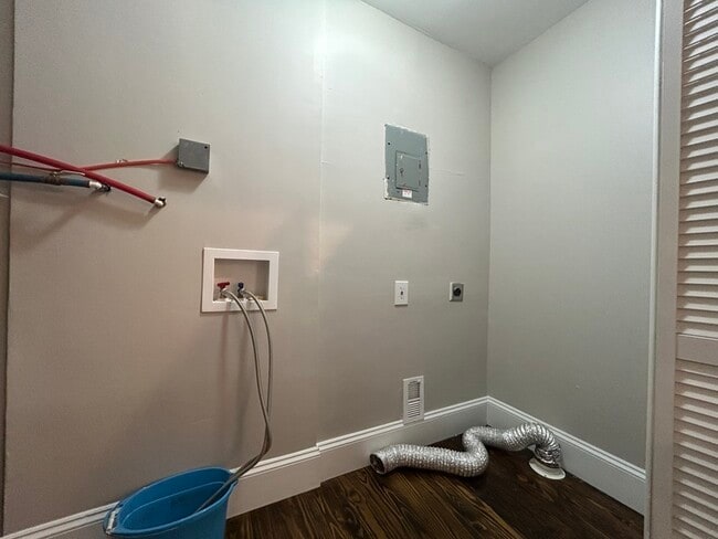 Building Photo - 217 Skyland Ave