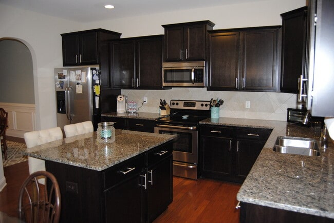 Building Photo - Spacious 4-Bedroom Home with Loft, New Carpet & Private Cul-de-Sac Location