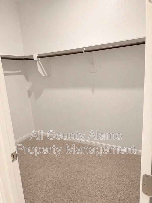 Building Photo - 420 Chaste Tree Dr