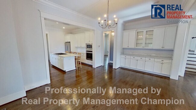 Building Photo - Exquisite Executive Home in Autumn Hall