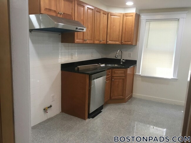 Building Photo - 12 Logan St