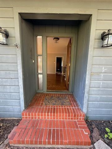 Building Photo - 909 S Brown Ave