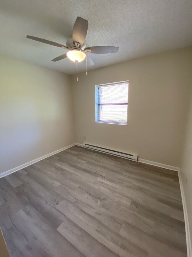 Building Photo - North AVL - Totally renovated 2 bedroom, 1...