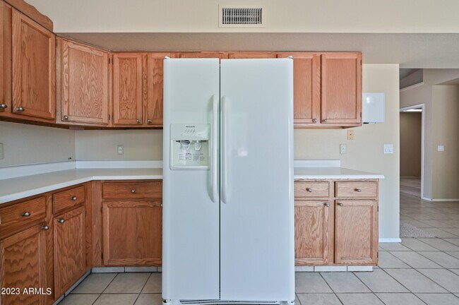 Building Photo - 6830 E Paradise Ln