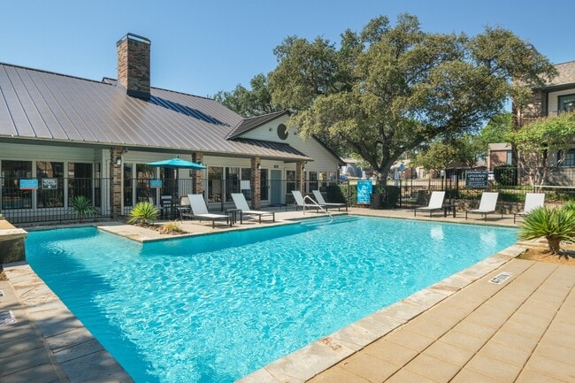 Building Photo - Camino Del Sol