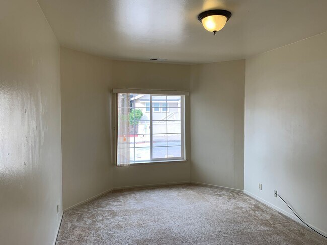 Building Photo - Monroe (263)