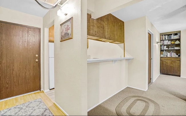 Building Photo - 1000 Beck St