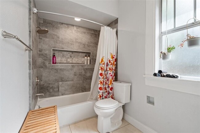 Building Photo - 905 E 22nd Ave.