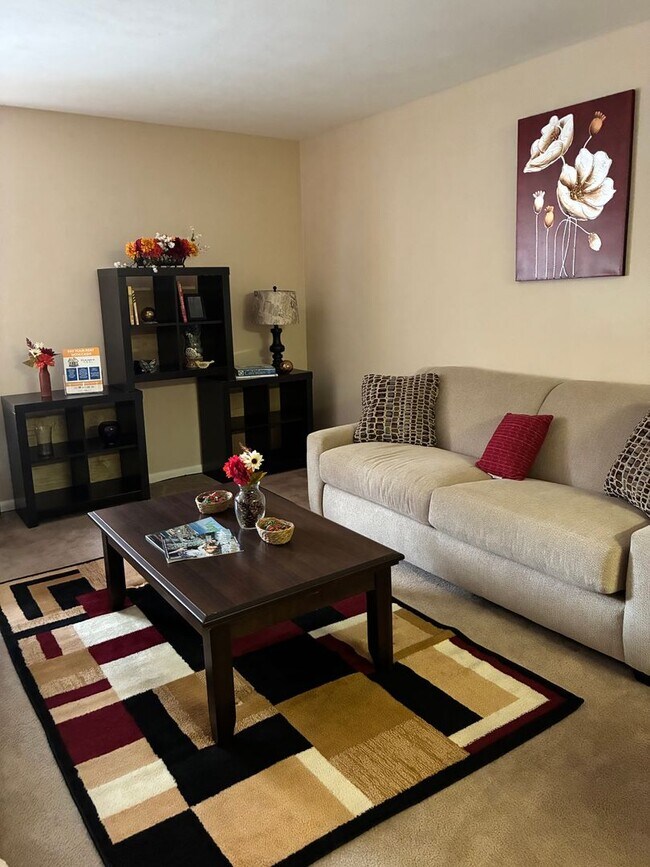 Building Photo - Oakland Square Apartments, Hampton