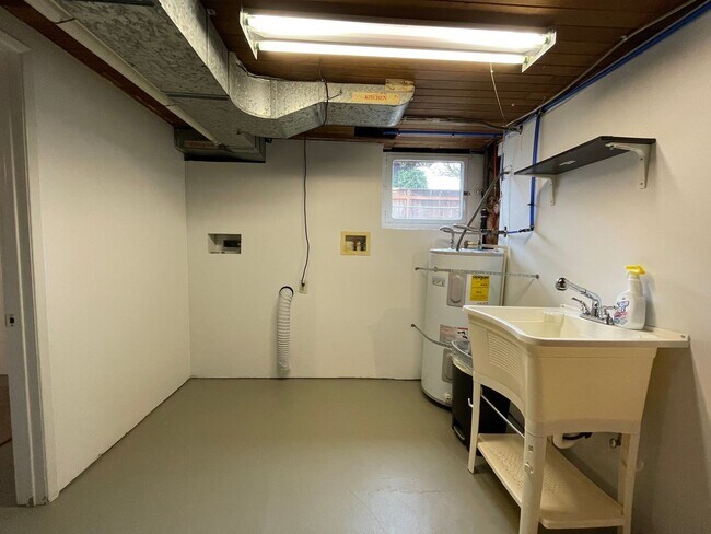 Building Photo - Exceptional Living Within Montavilla 2 Bed...