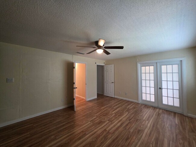 Building Photo - Spacious Townhome in The Trails