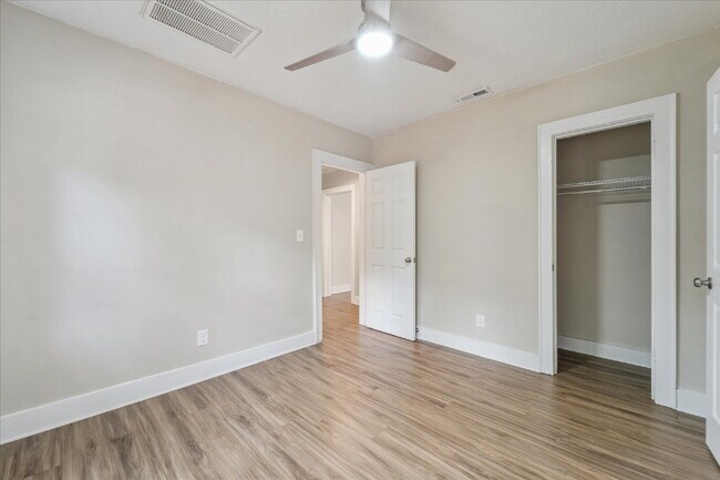 Building Photo - Charming Midtown Home – Updated and Move-I...