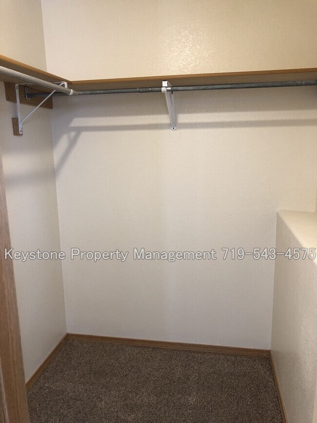 Building Photo - 377 - 379 W. Buttercup Way
