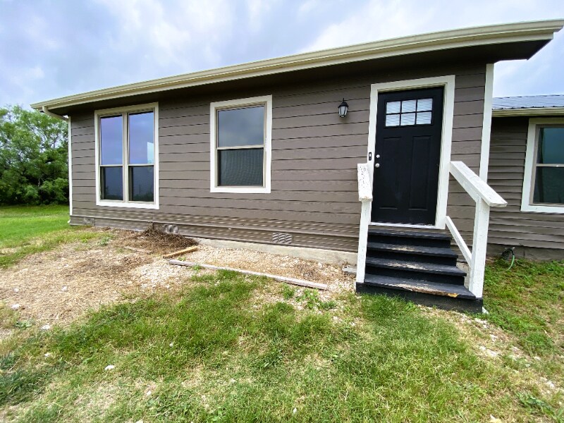 Building Photo - 417 Jasmine Ln