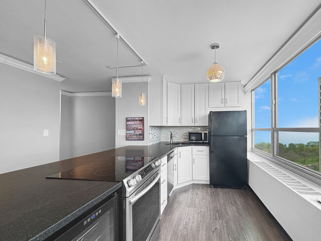 Building Photo - 3550 N Lake Shore Dr