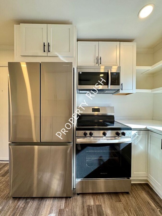 Building Photo - 824 Clift St