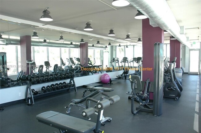 Building Photo - 100 Lincoln Rd