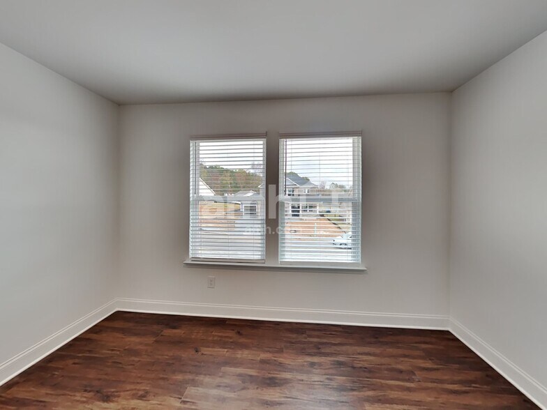 Building Photo - 350 Golucke Way