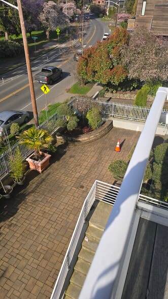 Building Photo - 7440 E Green Lake Dr N