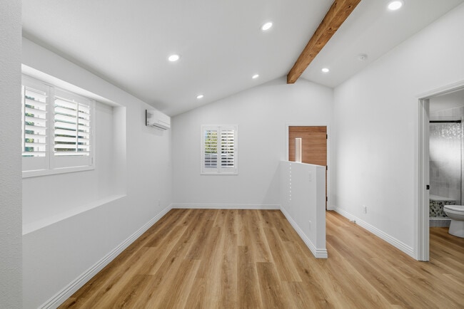 Building Photo - 12511 Landale St